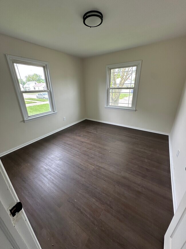 Foto del edificio - 12705 Emery Ave