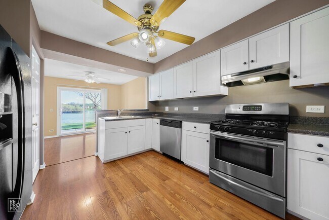 Foto del edificio - Elgin Two Bedroom with Loft and Two Car Ga...