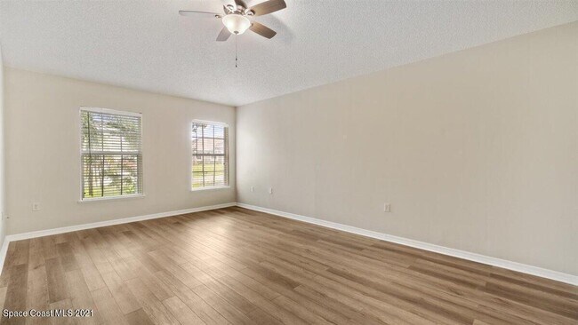 Building Photo - 494 Paigo St SE