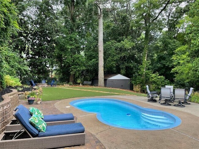 Building Photo - 981 Lindbergh Dr NE