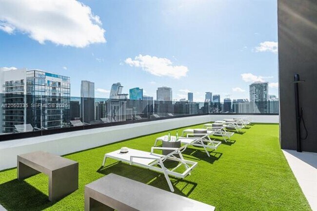 Foto del edificio - 225 N Miami Ave