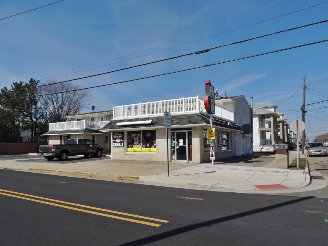 Primary Photo - 5400 Pacific Ave
