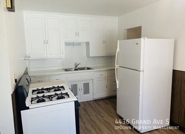Foto del edificio - 4436 Grand Ave S