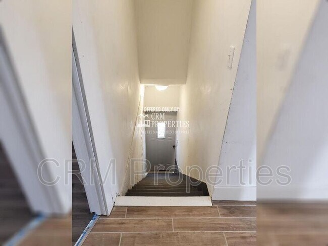 Foto del edificio - 270 E 3rd St