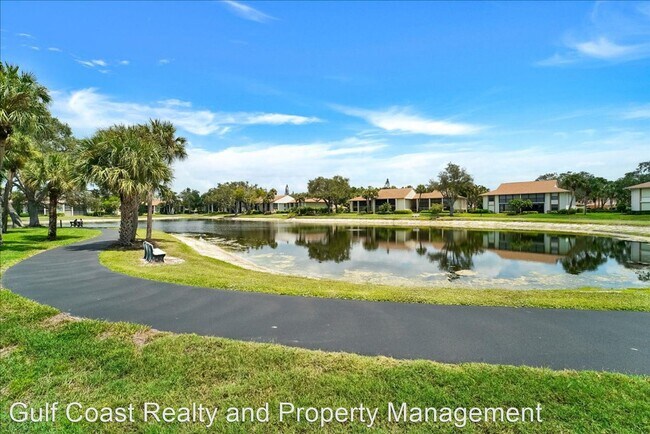 Building Photo - 3 br, 2 bath House - 523 Lake Louise Circl...