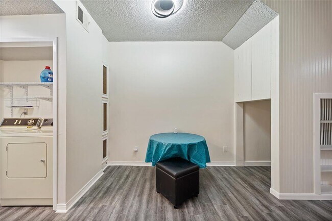 Foto del edificio - 2919 Helena St