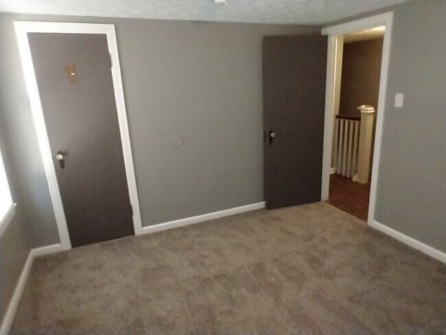 Building Photo - 1702 N Alton Ave