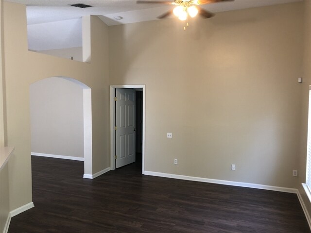 Foto del edificio - 645 N Cherry Bark Drive