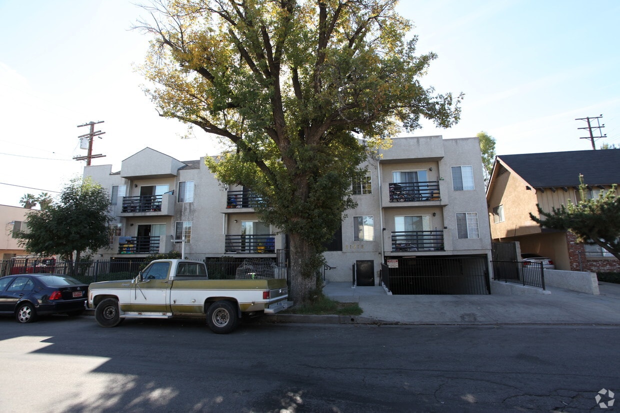 Building Photo - 21218 Valerio St