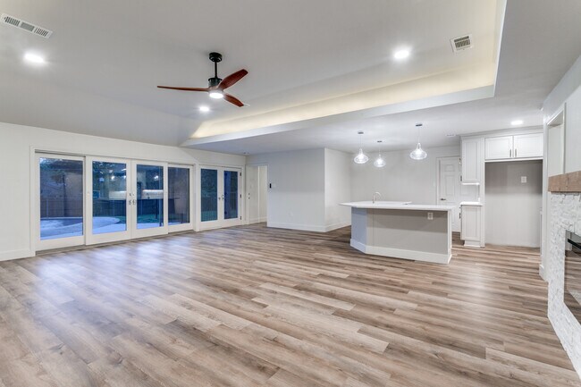 Building Photo - 1709 Avalon Dr