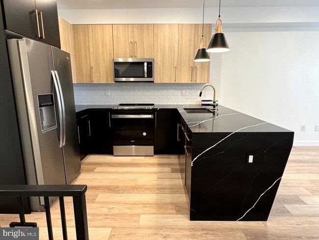 Building Photo - 2043 N Randolph St