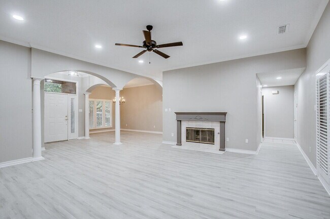 Foto del edificio - 8204 Dover Ave