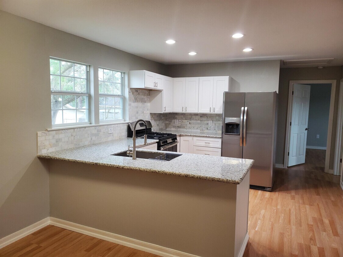 301 S 14th St, Nederland, TX 77627 House Rental in Nederland, TX