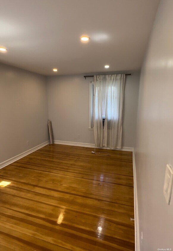 Foto del edificio - 626 Stewart Ave