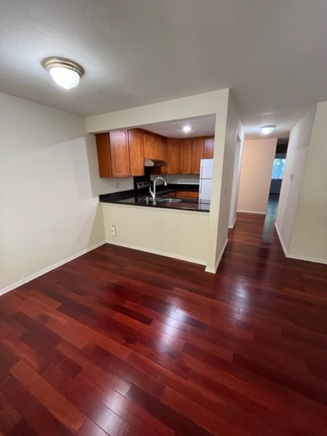 Foto del edificio - 2 Bd / 1 Ba Kirkland Condo