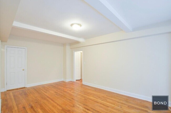 Foto del edificio - 301 E 38th St