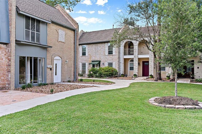 Building Photo - 10738 Briar Forest Dr