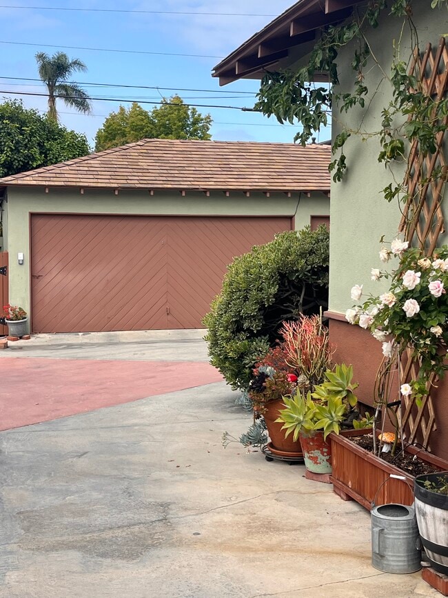 Building Photo - 3757 1/2 Inglewood Blvd