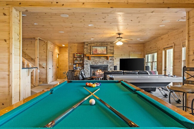 Building Photo - 121 Pontoosuc Dr