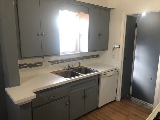 Building Photo - 3 BED 1 BATH IN BEAUTIFUL GARFIELD HEIGHTS!