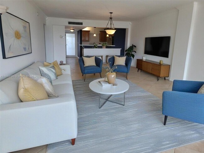 Foto del edificio - 328 N Ocean Blvd