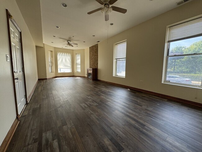 Foto del edificio - 3158 W Jackson Blvd