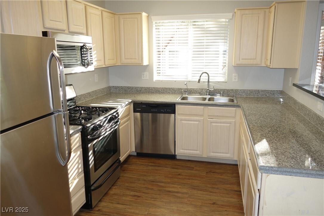 Primary Photo - 5250 S Rainbow Blvd