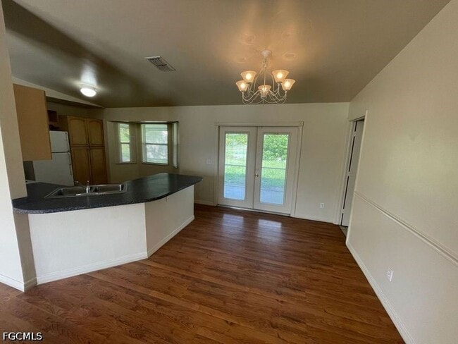 Building Photo - 445 Candlewick Cir W