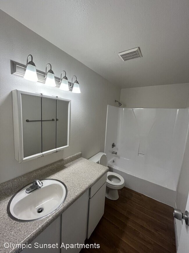 Building Photo - 2 br, 1 bath Apartment - Olympic Sunset 66...