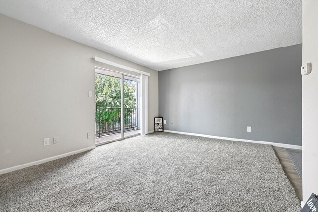 Building Photo - Pine Creek Apartments