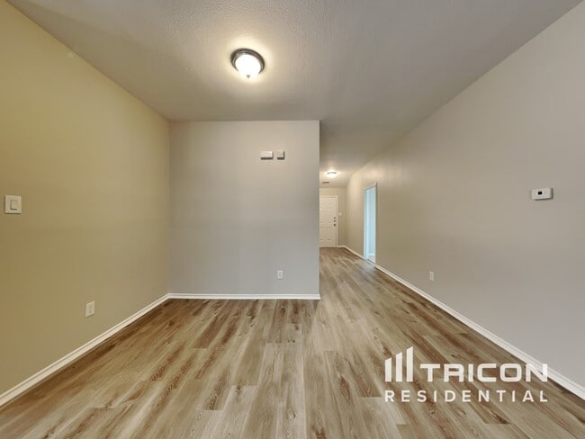 Building Photo - 1107 Longhorn Ln