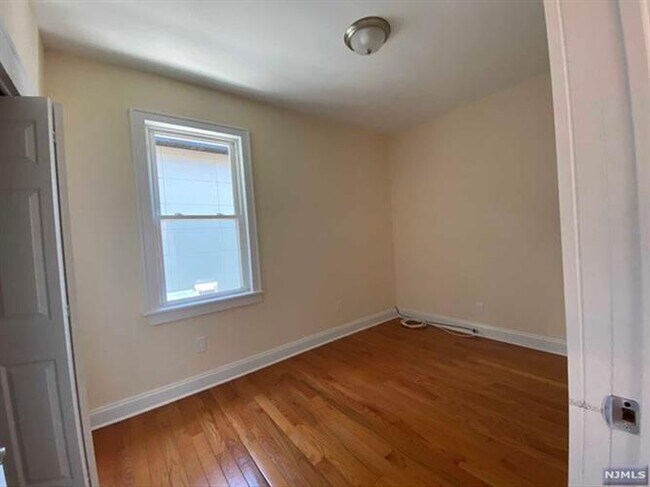 Foto del edificio - 392 Undercliff Ave