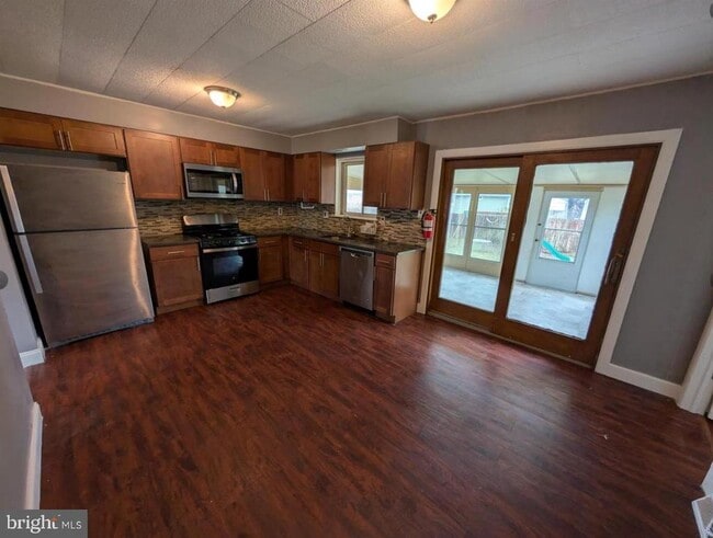 Foto del edificio - 126 Juniper Ave