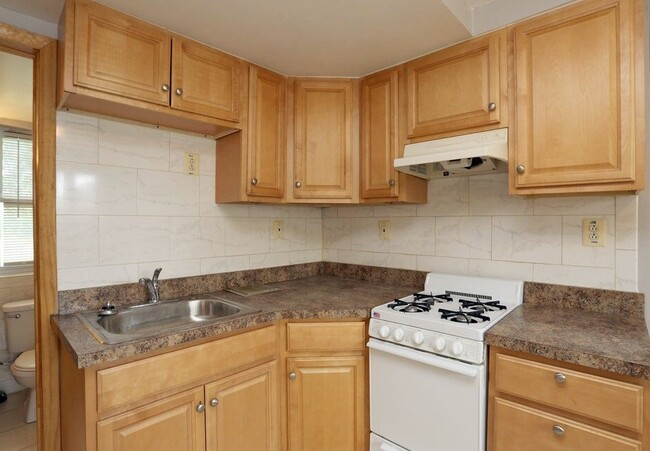 Kitchen-Classic - Lawndale Apartments