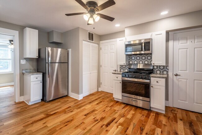 Building Photo - 955 W 18th St