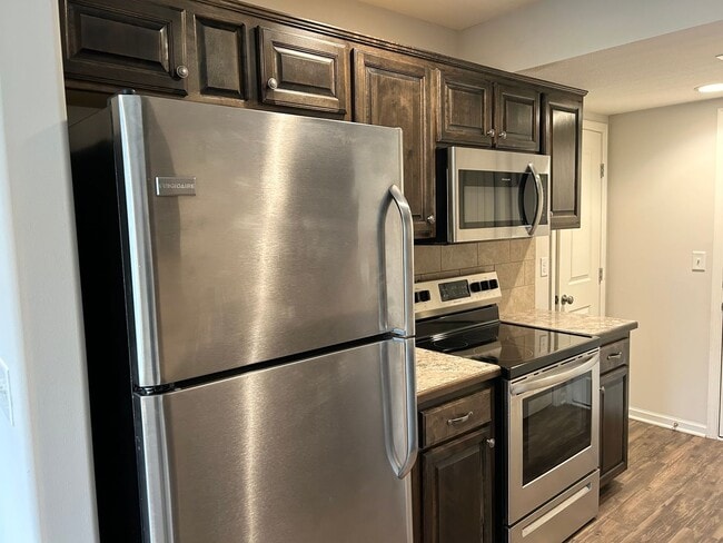 Foto del edificio - 3 Bed Townhome in Grain Valley