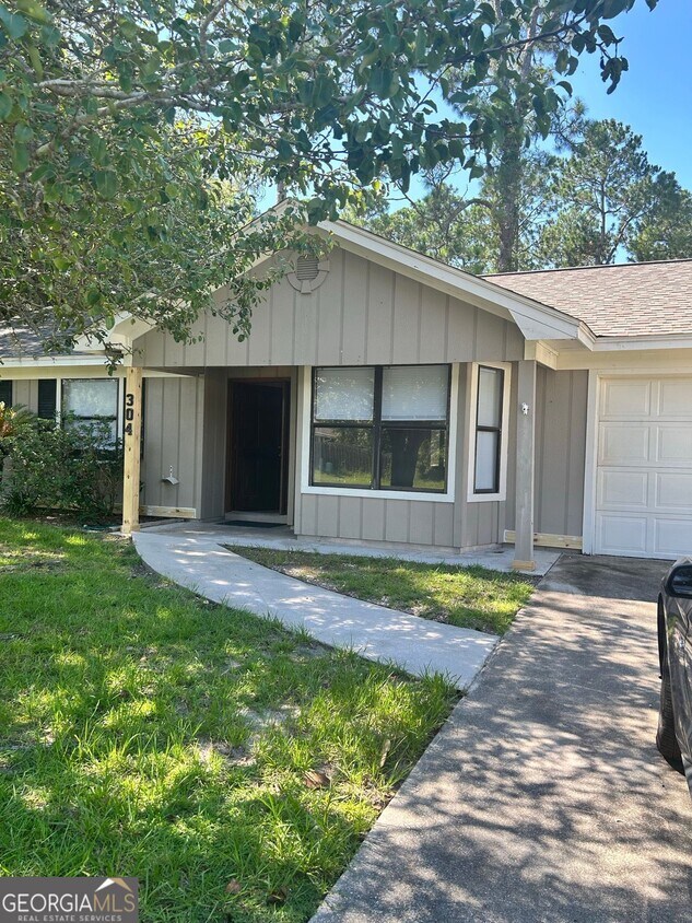 Primary Photo - 304 Westgate Cir