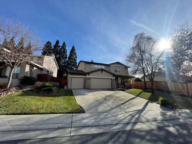 Building Photo - **COMING SOON*** BEAUTIFUL 2 STORY EXECUTI...