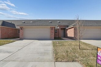 Building Photo - 7618 Woodford Ave