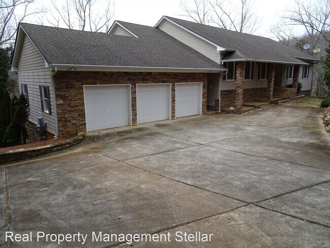 Building Photo - 5 br, 3.5 bath House - 3209 Nightingale Lane