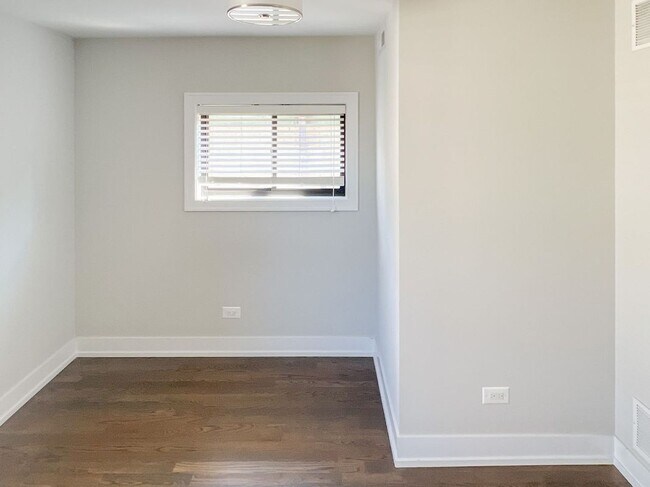 Foto del edificio - 2315 N Southport Ave