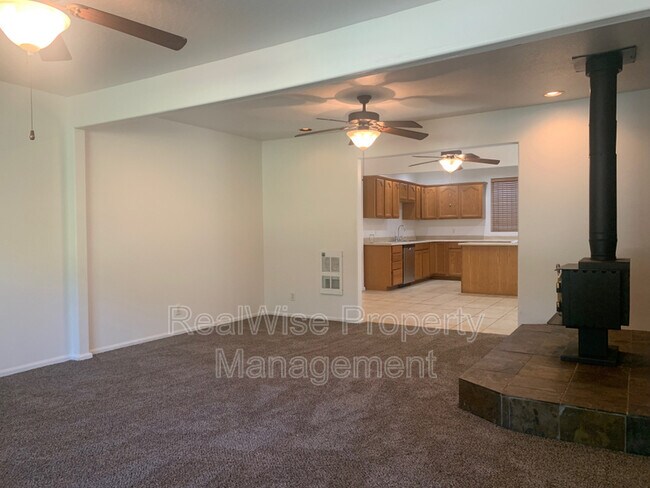 Building Photo - 4071 Woodland Park Rd