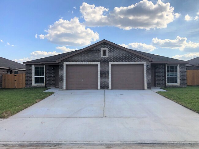 Building Photo - 5708 Lariat Ct