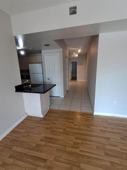 Photo - 2100 Greenview Shores Blvd Apartment