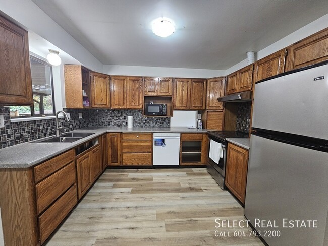 Building Photo - 13454 Crestview Dr