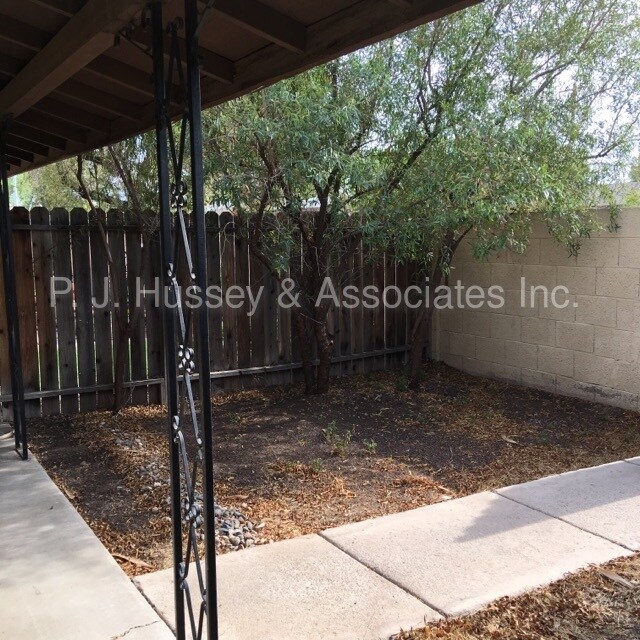 Building Photo - 1867 E University Dr