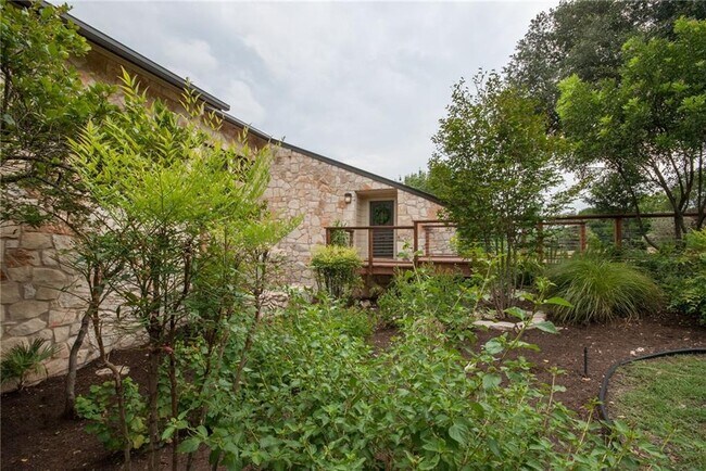 Building Photo - 17 Rob Roy Rd