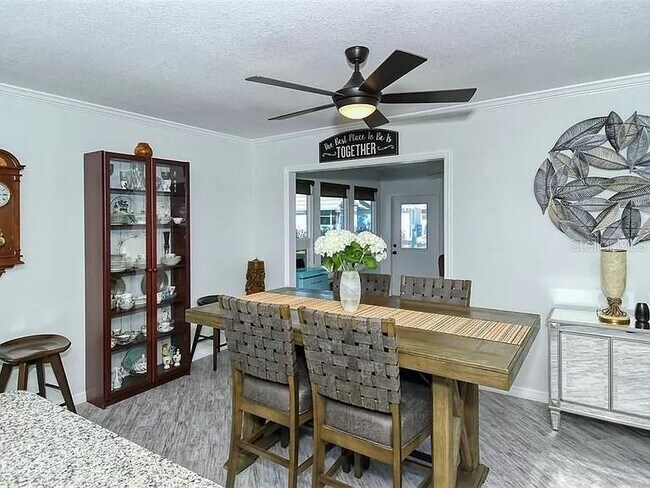 Foto del edificio - 2731 Riverbluff Way