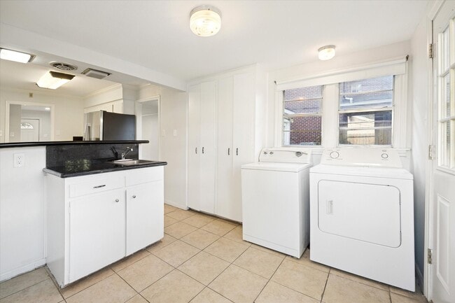 Building Photo - 5122 Locust St