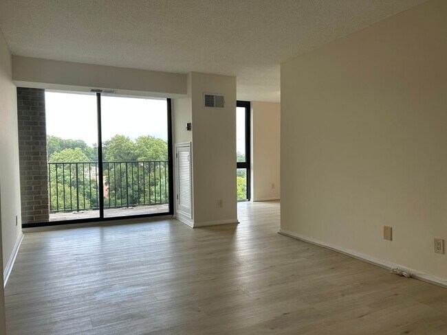 Foto del edificio - 2br 2bath home in Idylwood Towers ready fo...